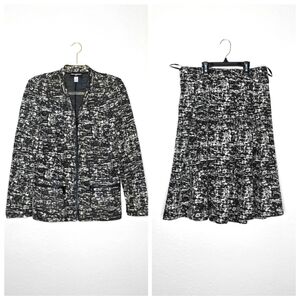 Karl Lagerfeld back and white zipper jacket with pockets and matching sk…